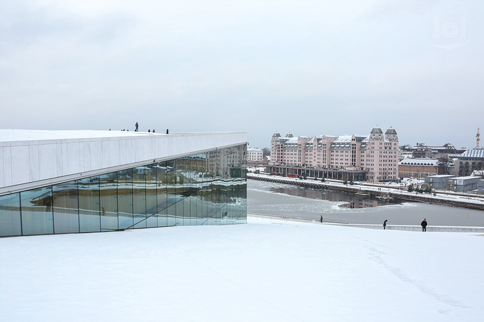 Auf dem Dach von Den Norske Opera & Ballett