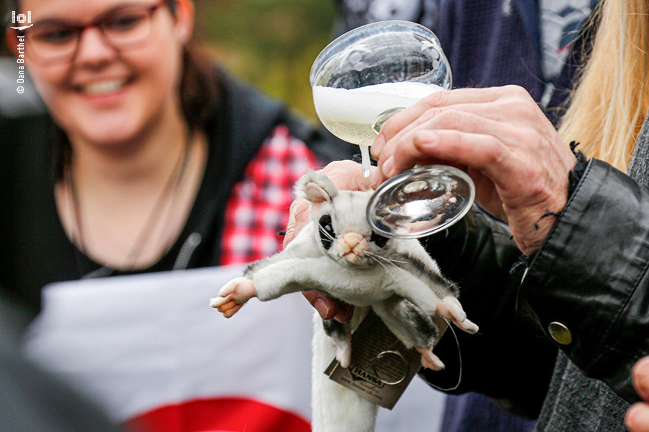 Eventfotografie: Dieter MASCHINE Birr und Uwe Hassbecker im Zoo der Minis // Tierpatenschaft und Taufe des Gleitflugbeutlers Hasi