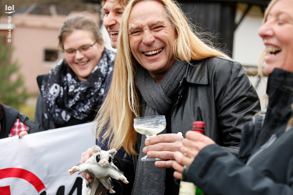 Eventfotografie: Dieter MASCHINE Birr und Uwe Hassbecker im Zoo der Minis // Tierpatenschaft und Taufe des Gleitflugbeutlers Hasi