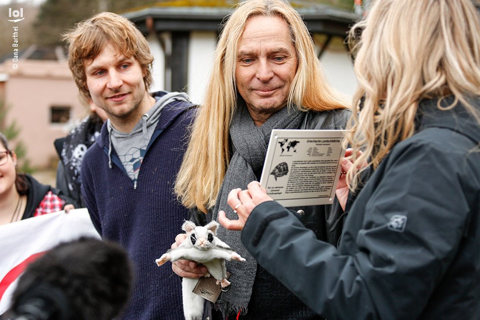 Eventfotografie: Dieter MASCHINE Birr und Uwe Hassbecker im Zoo der Minis // Tierpatenschaft und Taufe des Gleitflugbeutlers Hasi