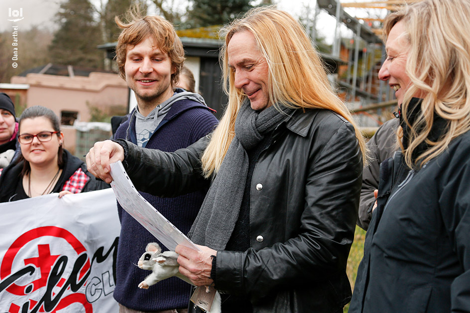 Eventfotografie: Dieter MASCHINE Birr und Uwe Hassbecker im Zoo der Minis // Tierpatenschaft und Taufe des Gleitflugbeutlers Hasi