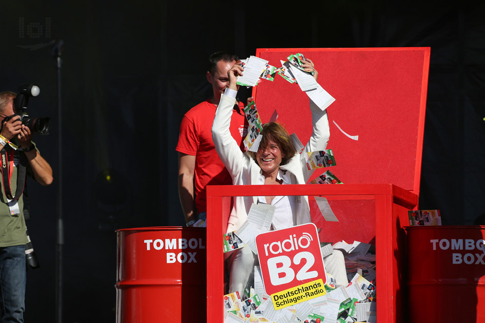 SchlagerHammer 2018 / Showact: Tombola-Auslosung mit Jürgen Drews SchlagerHammer 2018 / Showact: Tombola-Auslosung mit Jürgen Drews