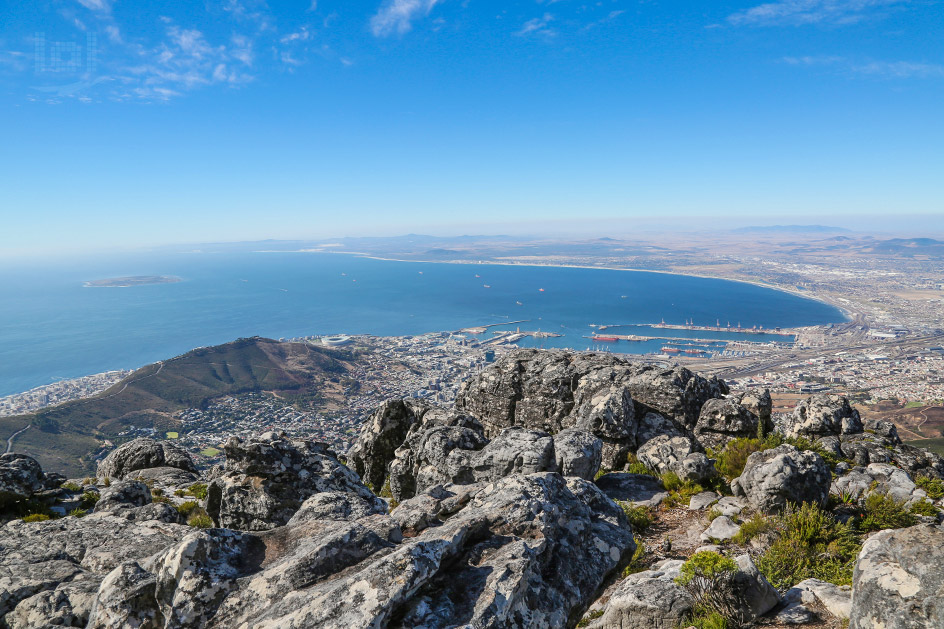 Ausblick vom Tafelberg auf den Hafen von Kapstadt