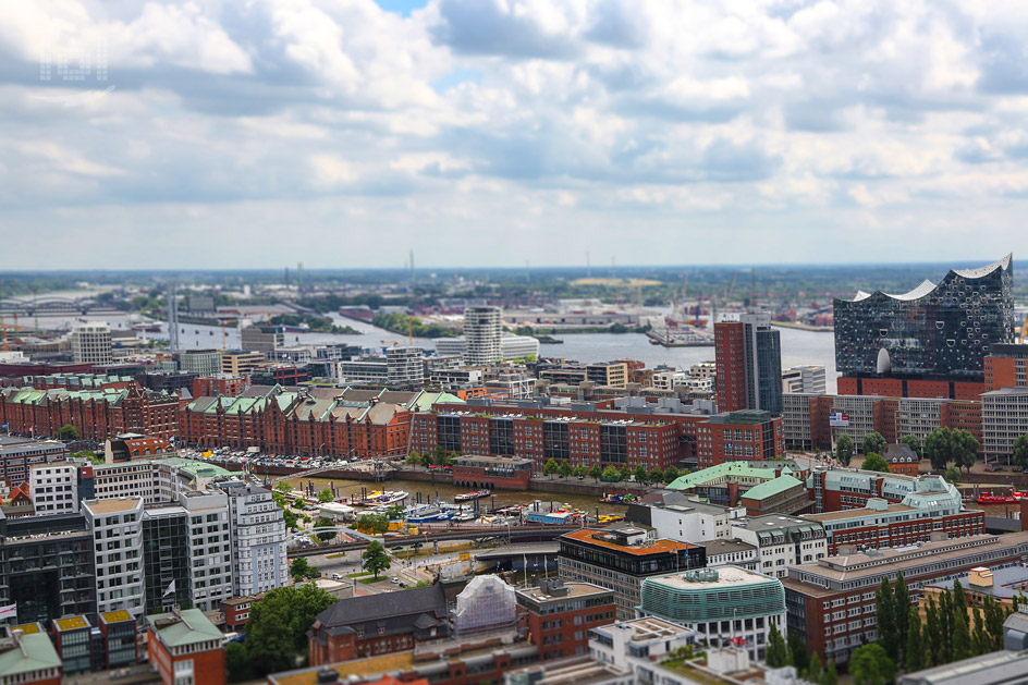 Aussicht vom Hamburger Michel auf die HafenCity und die Elbphilharmonie