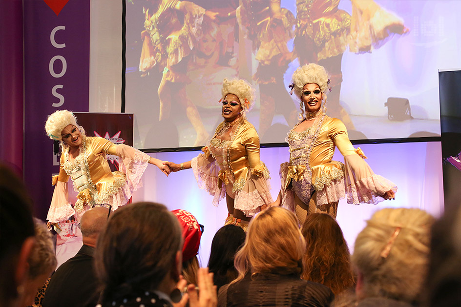 Travestieshow von Divine Carousel auf der Cosmetica 2017