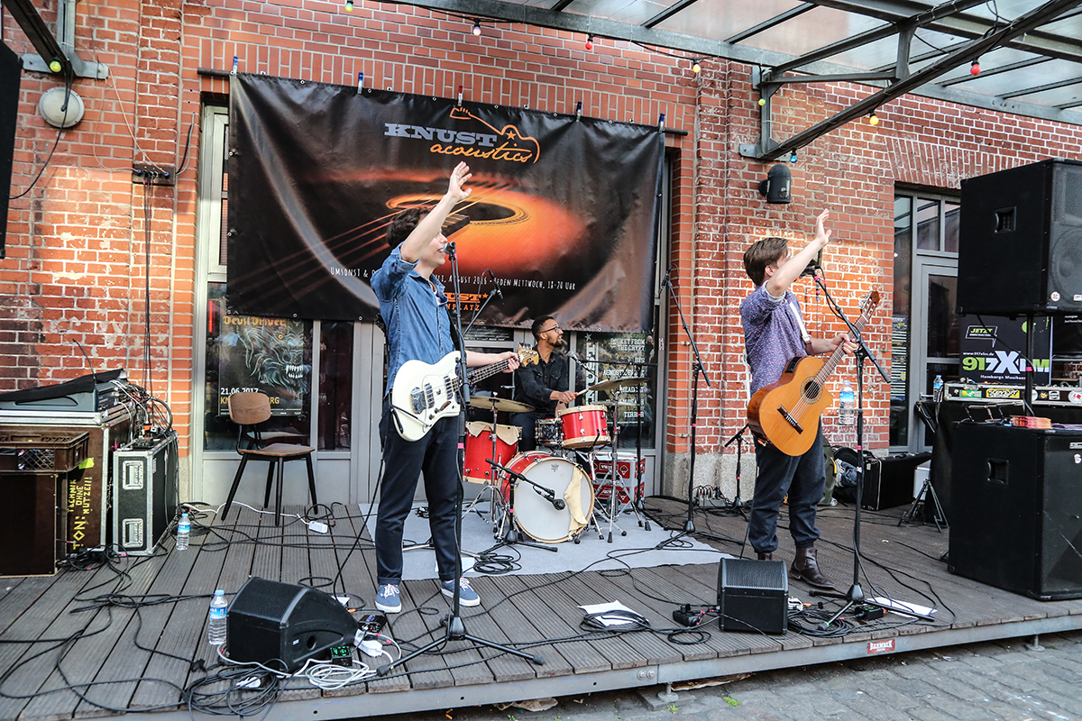 TREPTOW, live in concert bei der KNUST Acoustics Sommersession in Hamburg