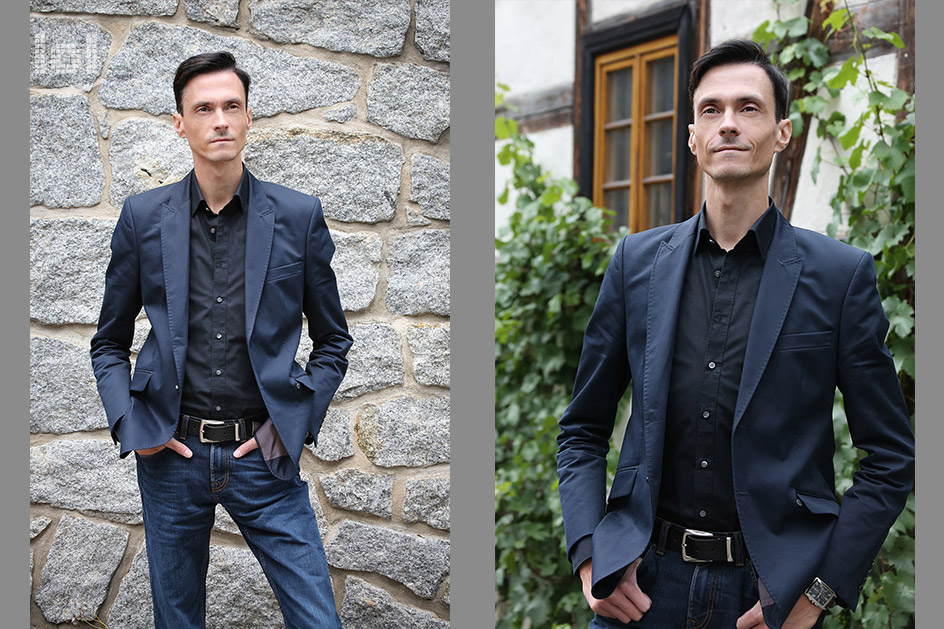 Alexander in einem Sakko von Superdry