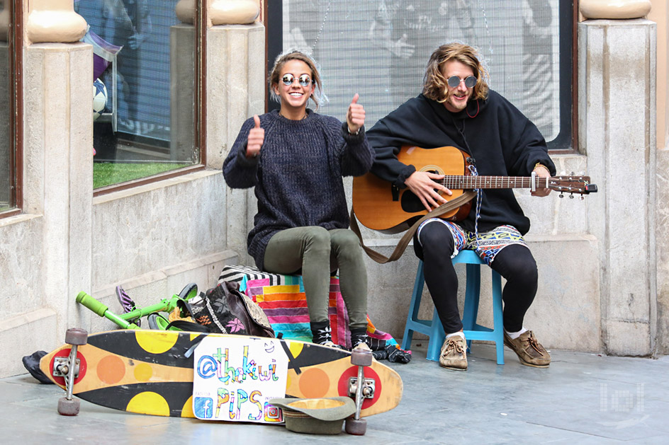 Musiker THE KIWI PIPS bei einem Straßenkonzert