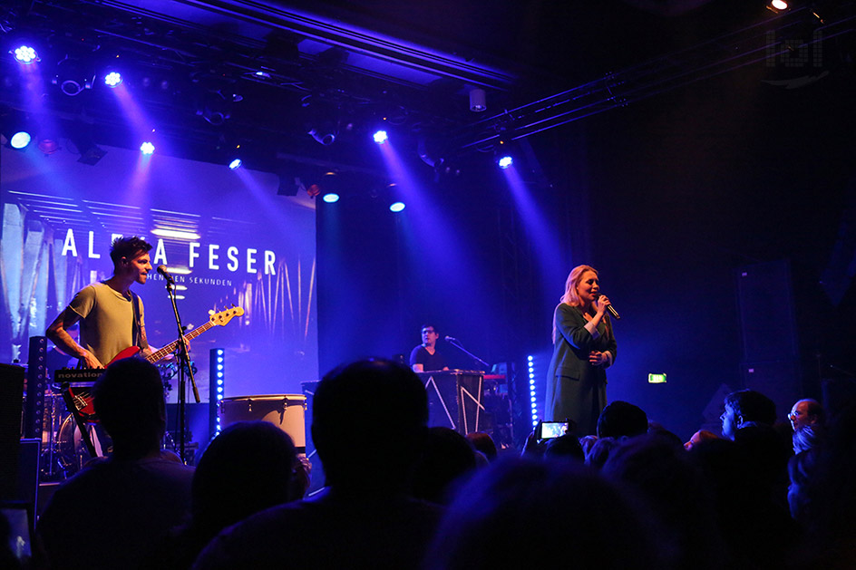 Alexa Feser / ZWISCHEN DEN SEKUNDEN