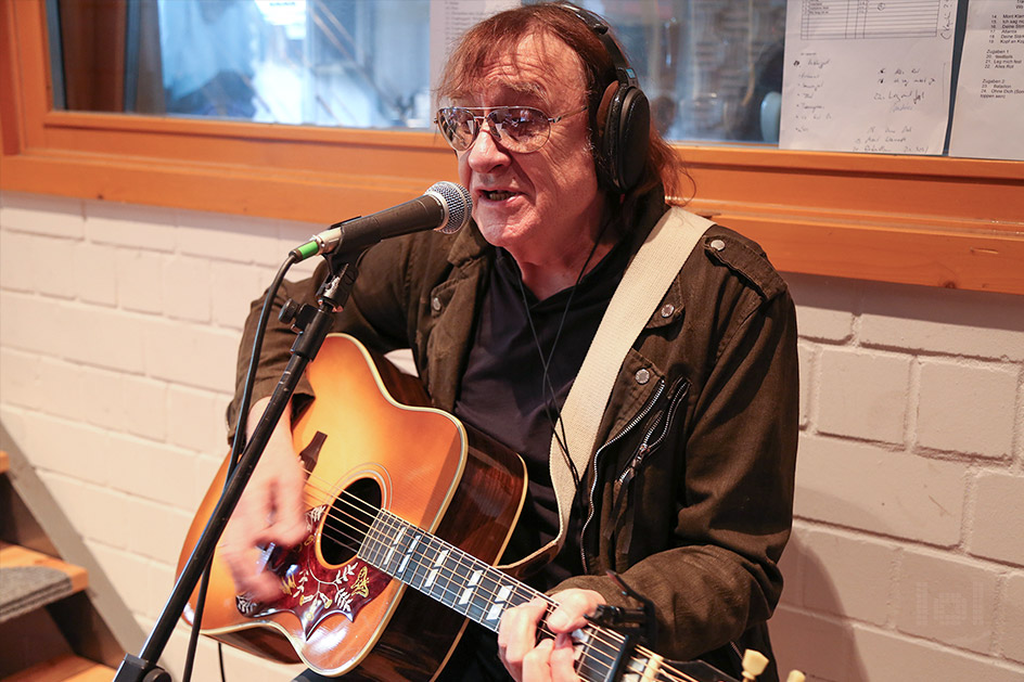 Dokumentation work in progress: Dieter „Maschine“ Birr mit seinem neuen Album „ALLE WINTER WIEDER" Dokumentation work in progress: Dieter „Maschine“ Birr mit seinem neuen Album „ALLE WINTER WIEDER"
