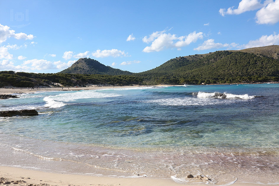 Malerische Bucht am Meer auf Mallorca