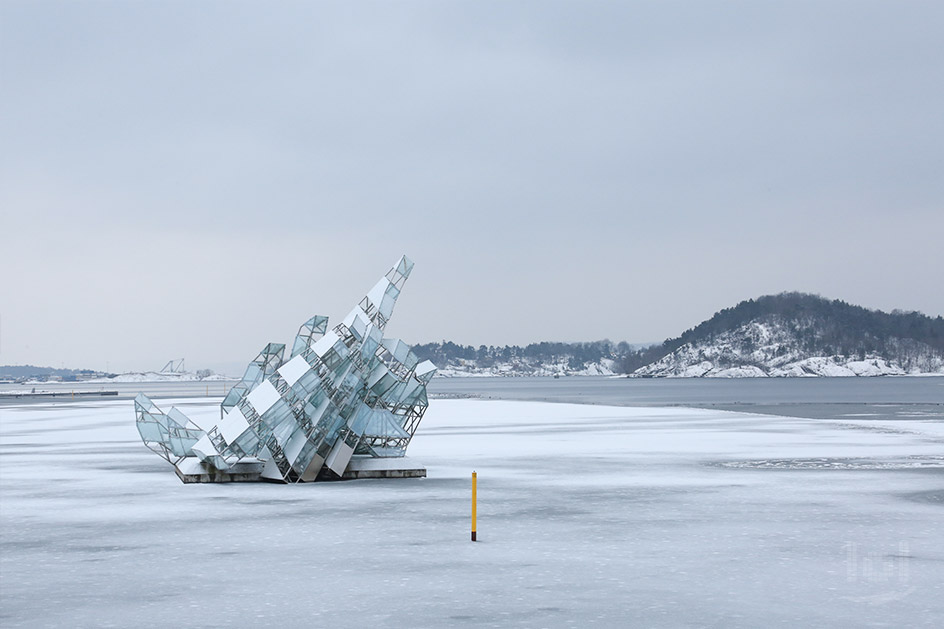 Skulptur „Hun ligger / She lies“ der Künstlerin Monica Bonvicini