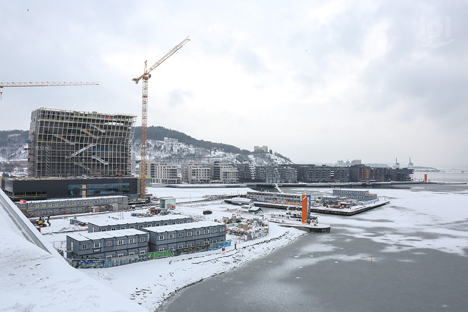 Blick vom Dach von Den Norske Opera & Ballett auf die Baustelle an der Operagata