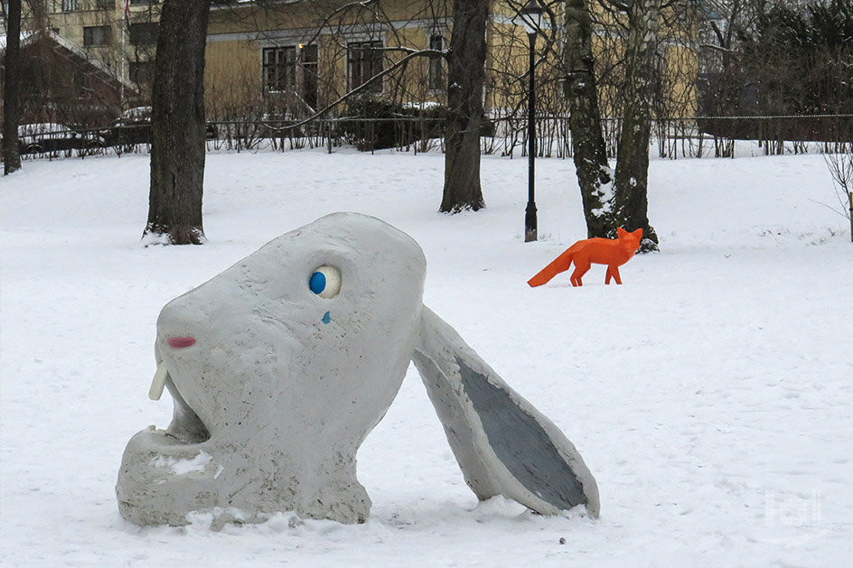 Die Skulptur “rabbit in trouble” im Princess Ingrid Alexandra's Sculpture Park
