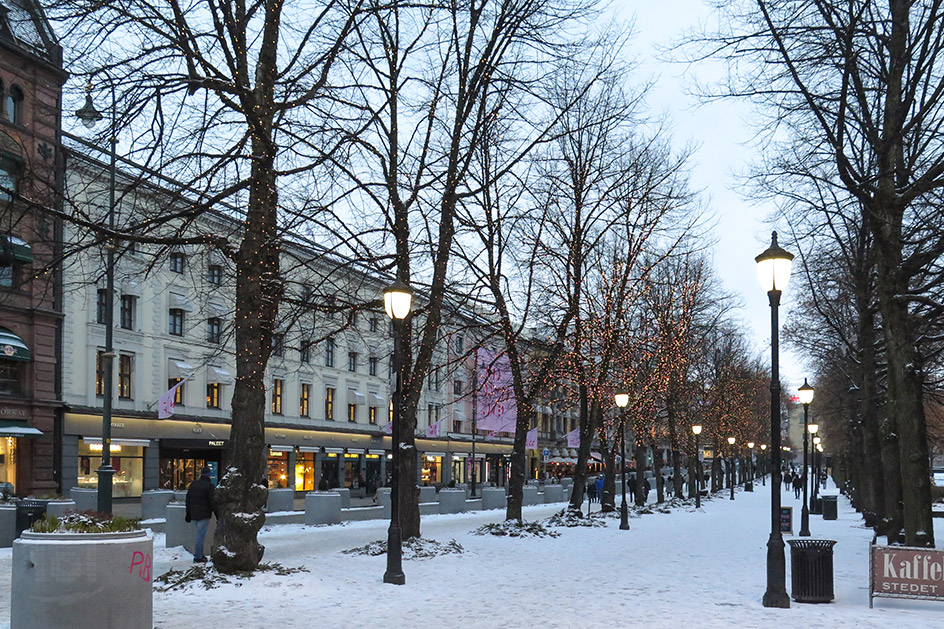 Zauberhafte Beleuchtung an der Karl Johans gate