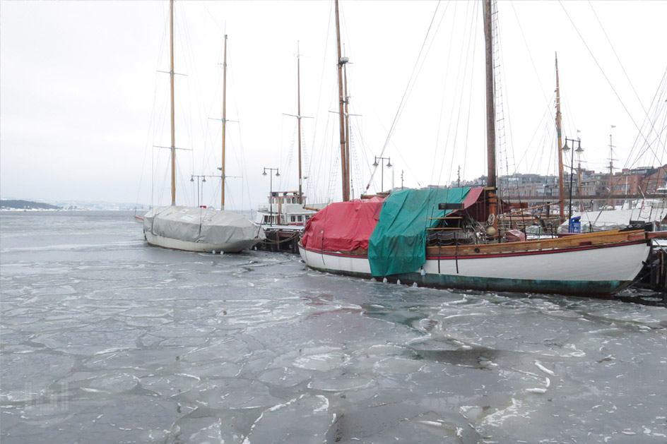 Segelschiffe in der Bucht von Pipervika