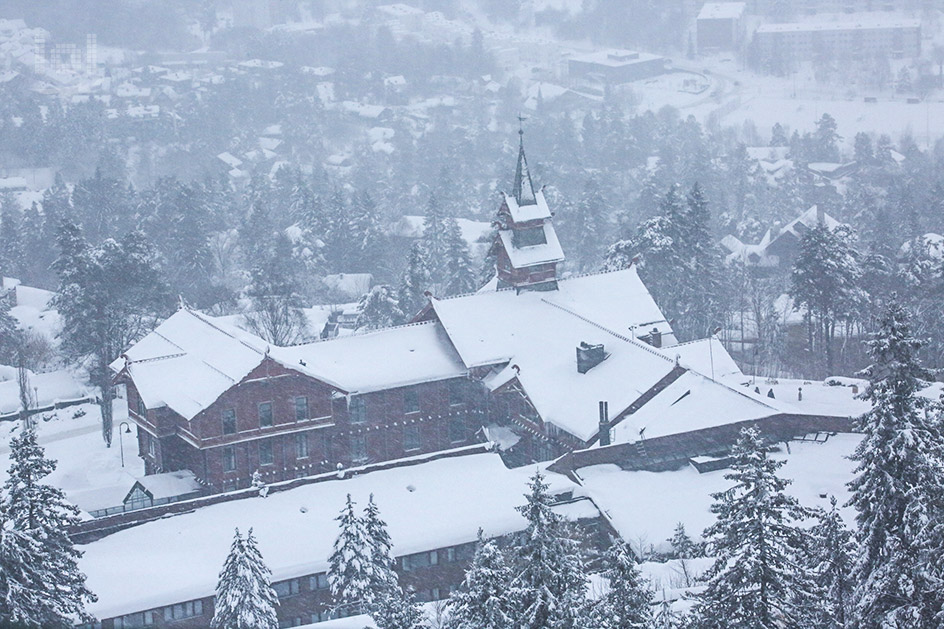 Ausblick von der Skisprungschanze am Holmenkollen auf das Scandic Holmenkollen Park