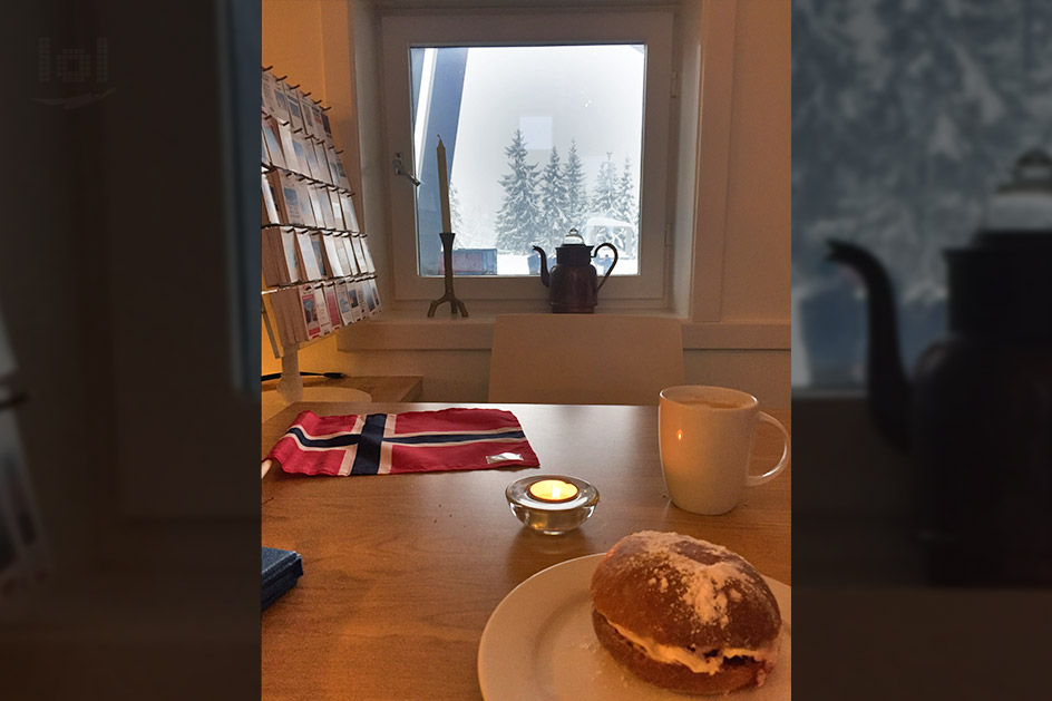 Hoppkaféen in der Skisprungschanze am Holmenkollen