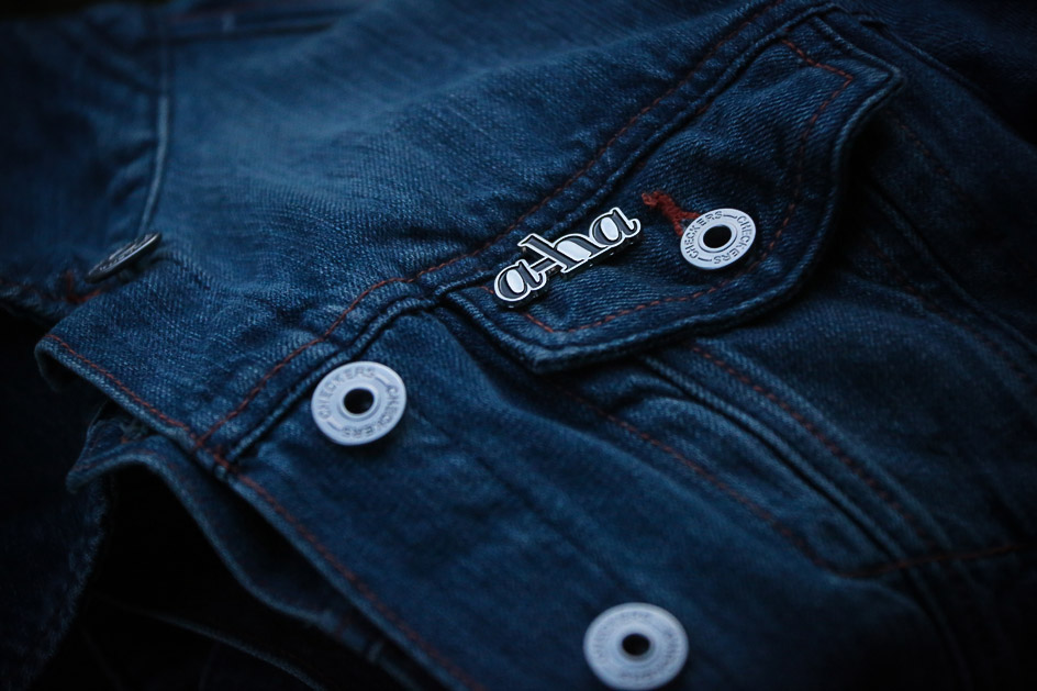 Jeansjacke mit a-ha Pin