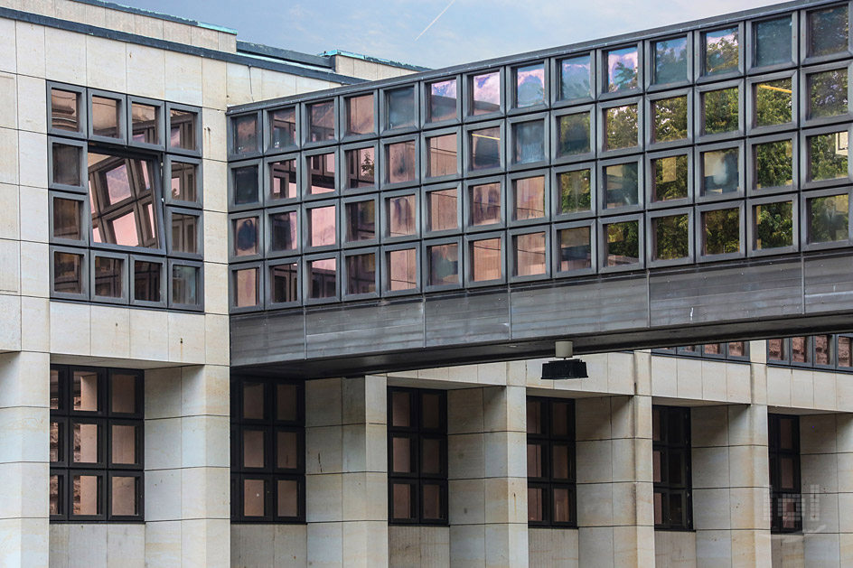 Beton und Glasscheiben, Dresden