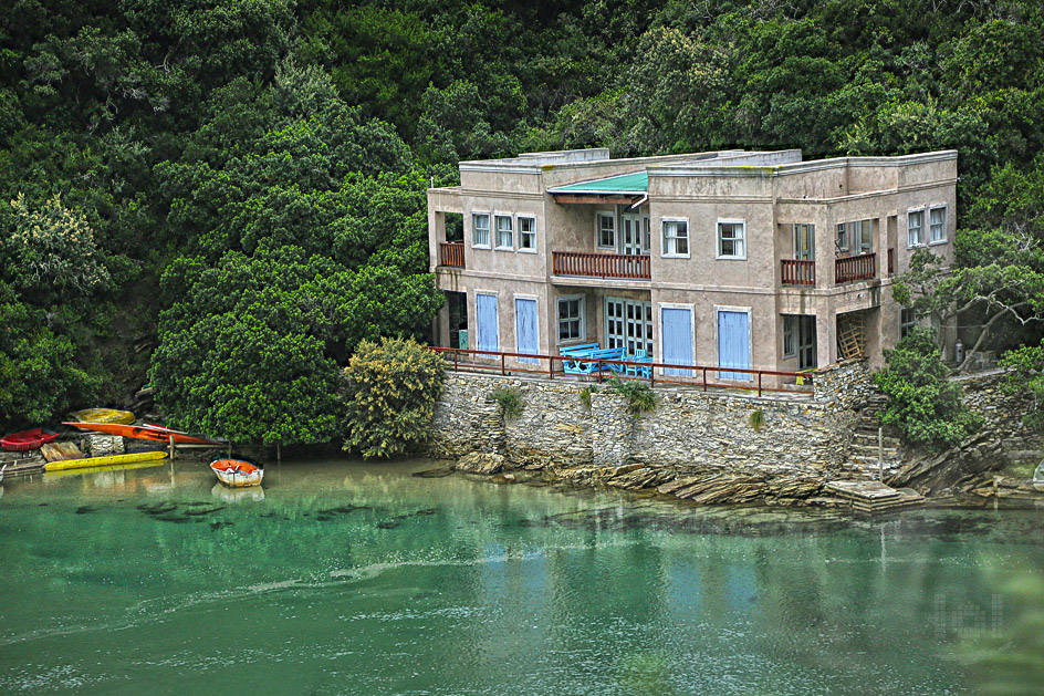 Haus mit Booten am Ufer des Grobbelaarsrivier in Südafrika