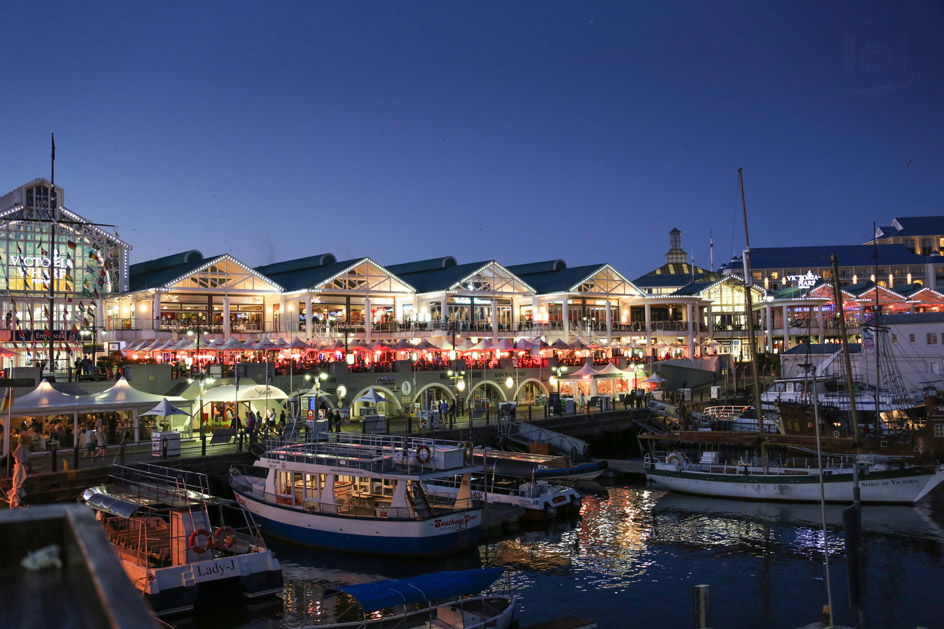 Schiffe vor der Mall an der Waterfront Cape Town in Südafrika