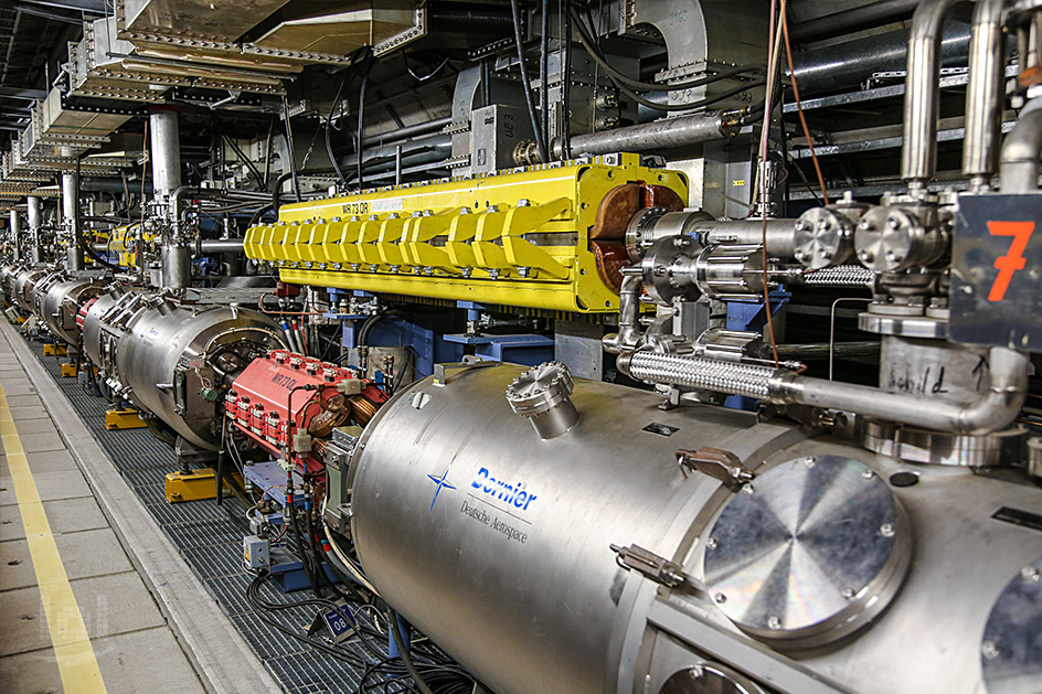 DESY Hamburg / Ring-Elemente von Dornier/Deutsche Aerospace im HERA-Tunnel