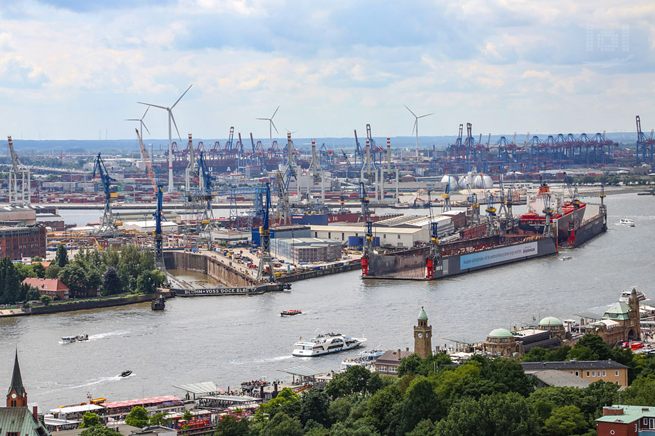 Hamburger Hafen, Docks und Windräder