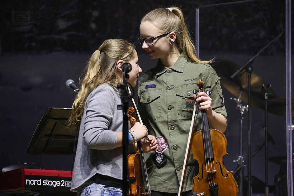 Konzertfotos: Dieter „Maschine“ Birr auf Tour mit seinem Weihnachtsalbum „ALLE WINTER WIEDER" / special guests: Gina-Sophie, Chiara & Jana Gaebelein Konzertfotos: Dieter „Maschine“ Birr auf Tour mit seinem Weihnachtsalbum „ALLE WINTER WIEDER" / special guests: Gina-Sophie, Chiara & Jana Gaebelein