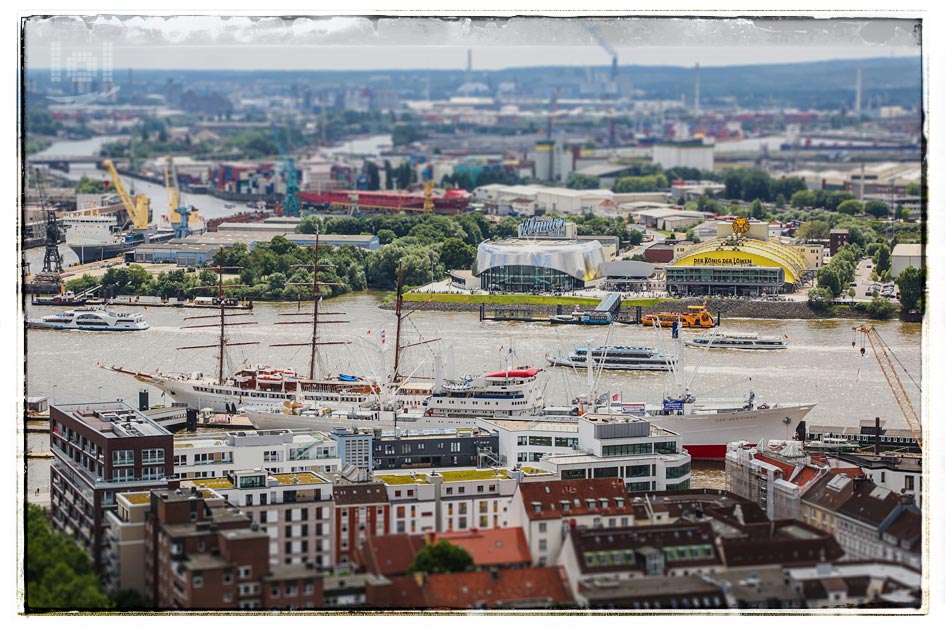 Ausblick auf den Hamburger Hafen